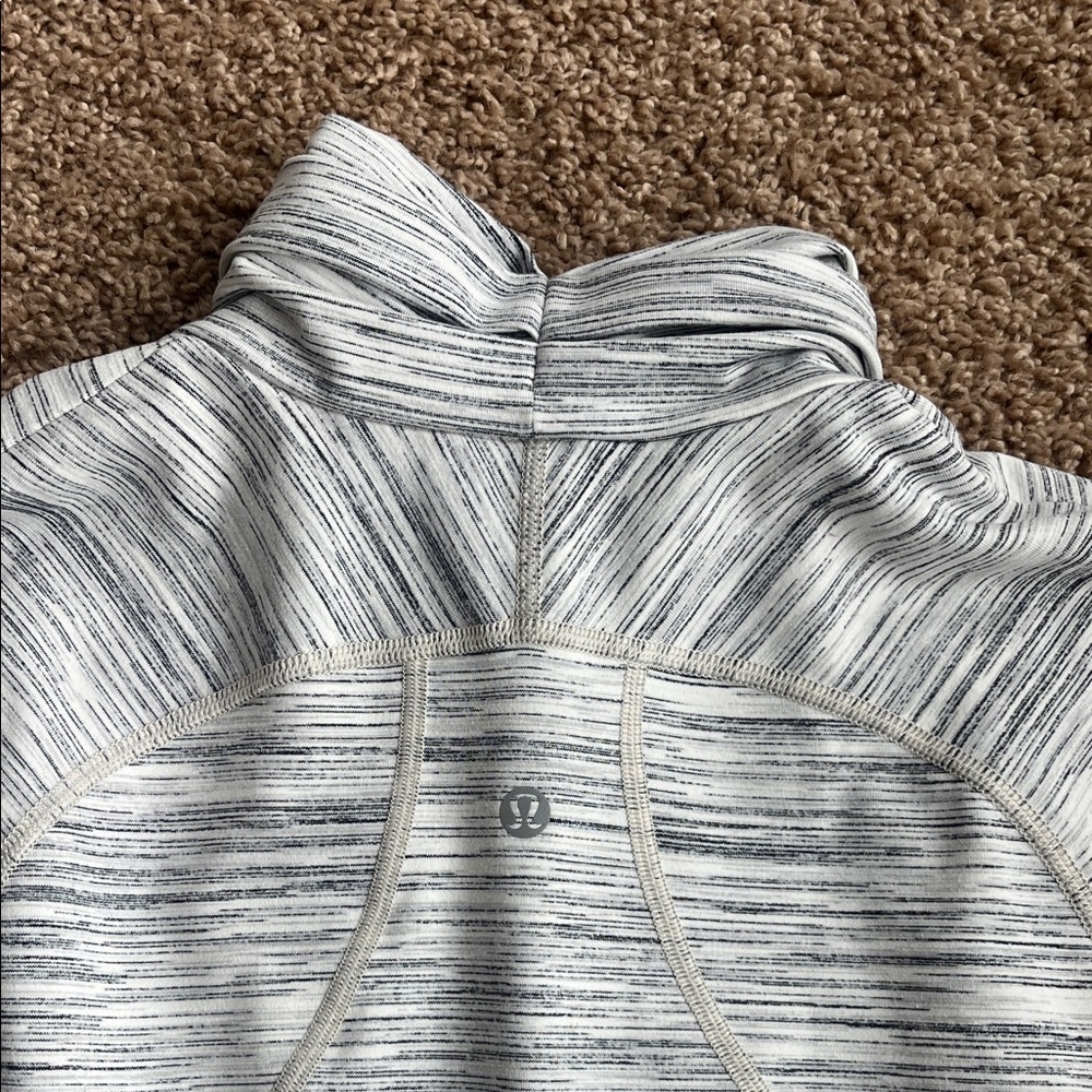 Lululemon Women's Heathered Gray Hustle in Your Bustle Long Sleeve Jacket 8 - Picture 15 of 16